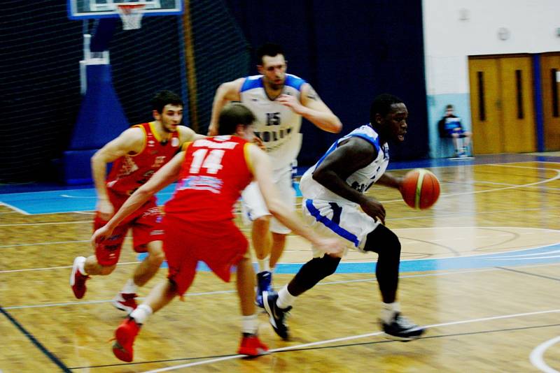 Basketbalisté Kolína po dobrém kolektivním výkonu porazili Pardubice 70:64