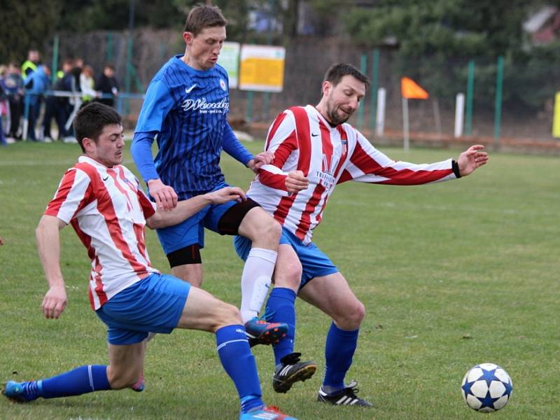 Z utkání Břežany II - Liblice (2:2).