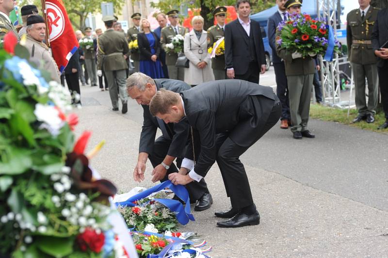 Pietní akt v Lošanech pozdravil telefonem z Ameriky Josef Mašín