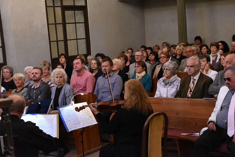 Koncert smyčcového kvarteta se konal v synagoze.
