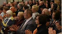 Tentokrát se v kolínské synagoze sešli členové a přátelé kolínského Kruhu přátel hudby na koncertu špičkového vokálně – instrumentálního souboru Linha Singers.