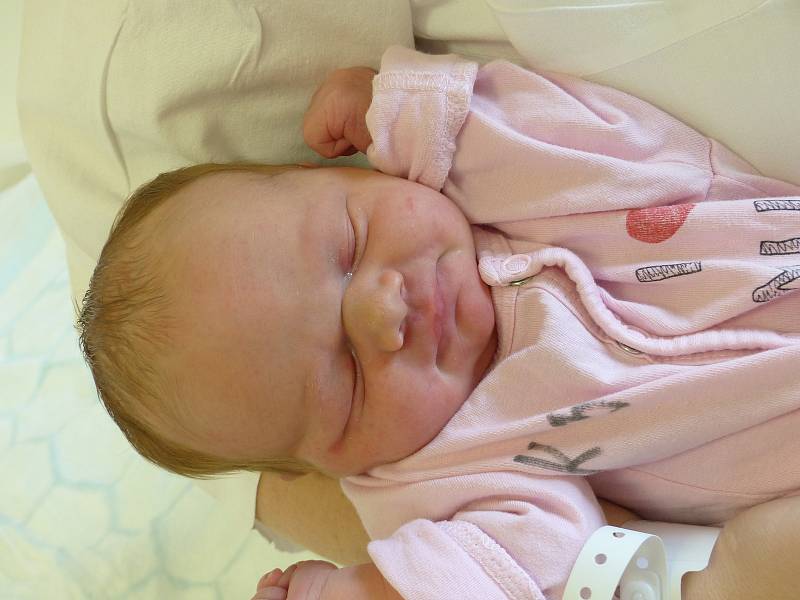 Aneta Firbacherová se narodila 23. listopadu 2022 v kolínské porodnici, vážila 3410 g a měřila 50 cm. Do Miskovic odjela s maminkou Ivetou a tatínkem Josefem.