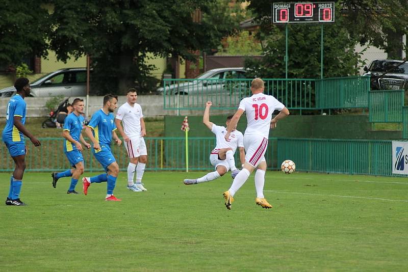 Z fotbalového utkání krajského přeboru Velim - Horky n. J. (0:1)