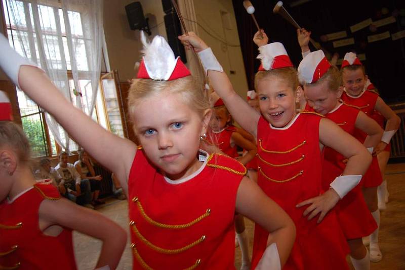 Českobrodská sokolovna hostila akademii 1. ZŠ Český Brod.