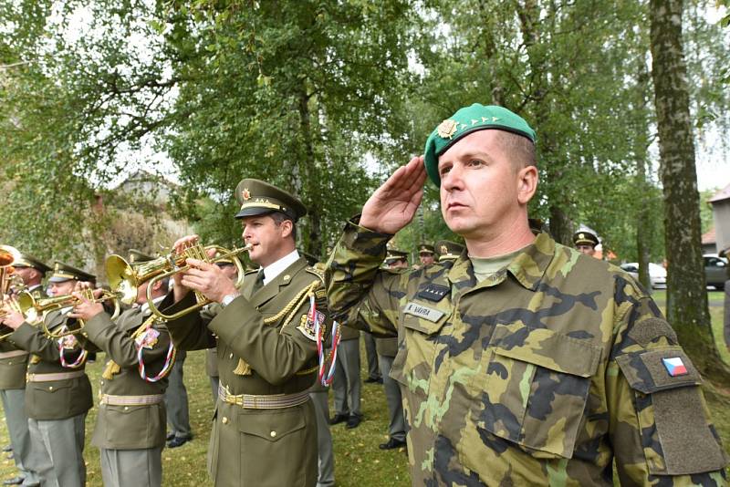 Pietní akt v Lošanech pozdravil telefonem z Ameriky Josef Mašín