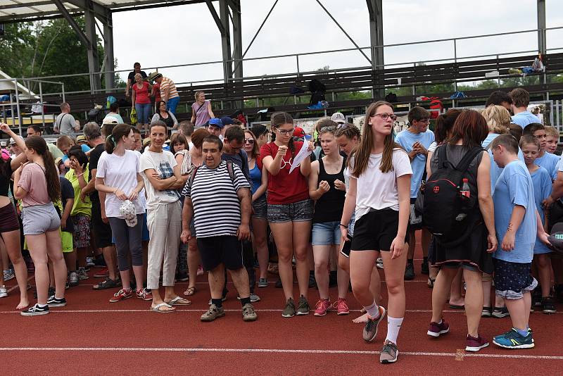 Hry pro radost na atletickém stadionu Mirka Tučka v Kolíně.