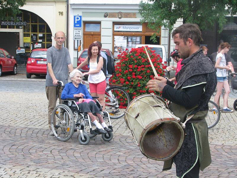 Místostarosta přivítal rytíře z Trakenu na náměstí