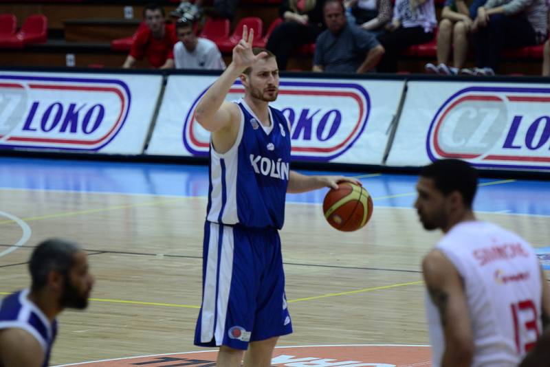 Ze třetího semifinálového utkání Nymburk - BC Kolín (96:63).