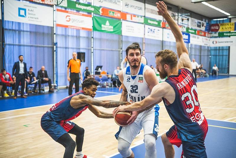 Z basketbalového utkání o třetí místo Kooperativa NBL Kolín - Brno (90:89)