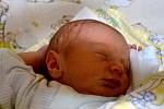Adrian Hoder se narodil 2. prosince 2012 mamince Anetě a tatínkovi Janovi z Poděbrad. Chlapeček po porodu měřil 51 centimetr a vážil 3300 gramů.