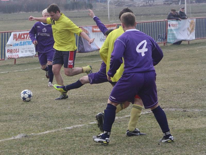 Z utkání Jestřabí Lhota - Libodřice (1:0).