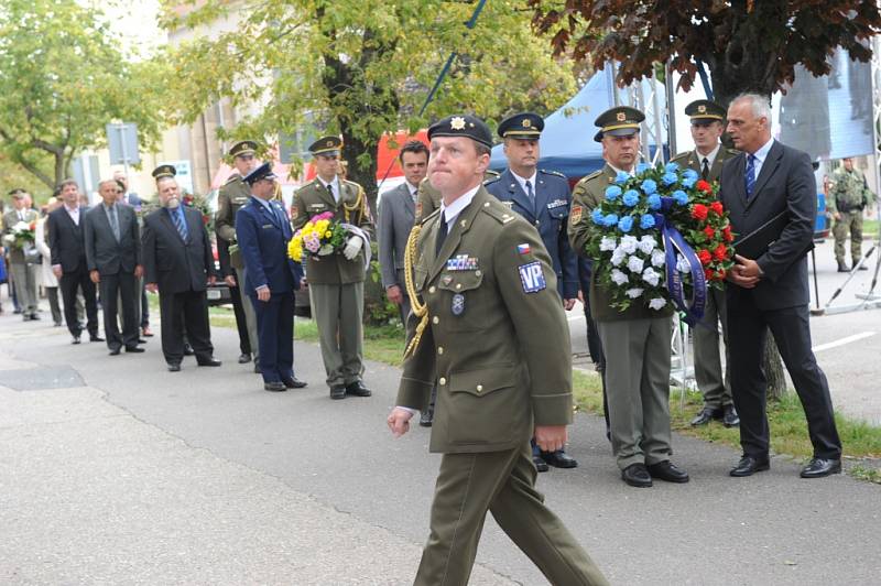 Pietní akt v Lošanech pozdravil telefonem z Ameriky Josef Mašín