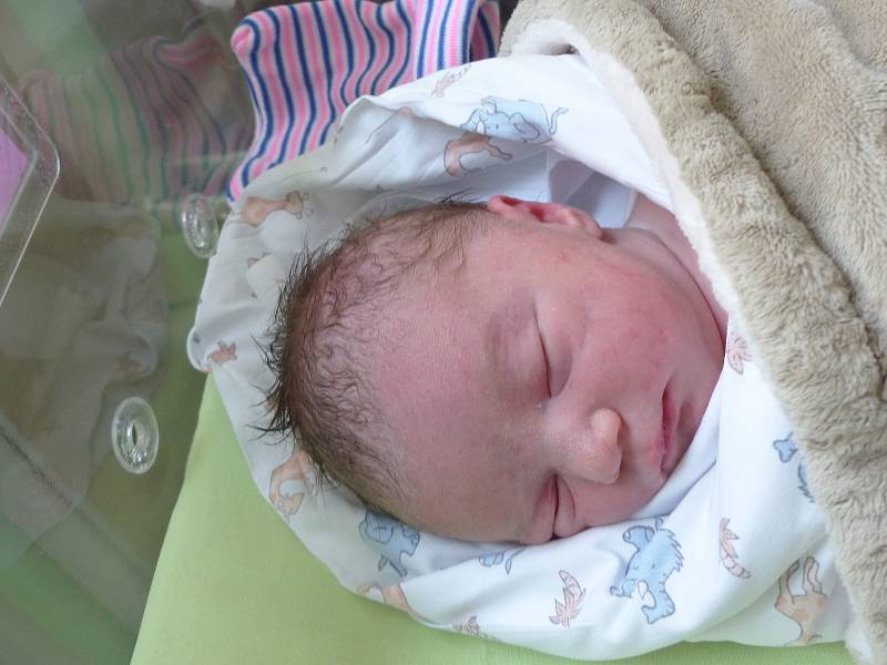Magdalena Karásková se narodila 1. prosince 2022 v kolínské porodnici, vážila 3210 g a měřila 49 cm. V Kolíně ji přivítal bráška Jiřík (3) a rodiče Veronika a Pavel.