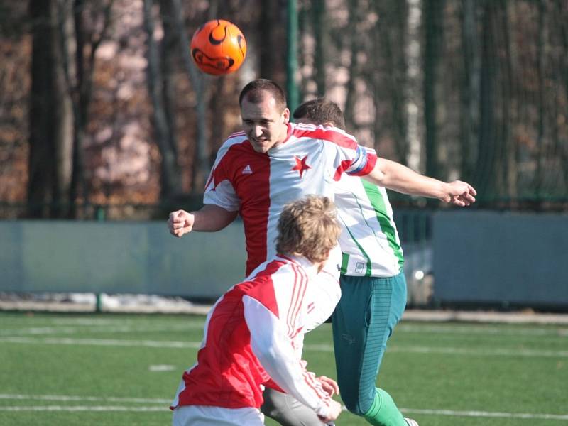 Z utkání Stříbrná Skalice - Louňovice (3:3) na zimním fotbalovém turnaji v Kostelci n. Č. l.