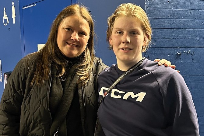 Klára Fromová s dcerou Adélou, která je vicemistryní světa v ledním hokeji