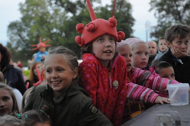 Festival Kefír se přesunul k zámku Kačina