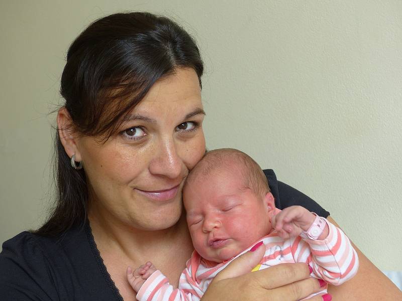 Rozárie Štáblová se narodila 27. června 2022 v kolínské porodnici, vážila 3790 g a měřila 50 cm. Do Českého Brodu si ji odvezli sourozenci Šarlota (14), Peter (9) a rodiče Irena a Peter.