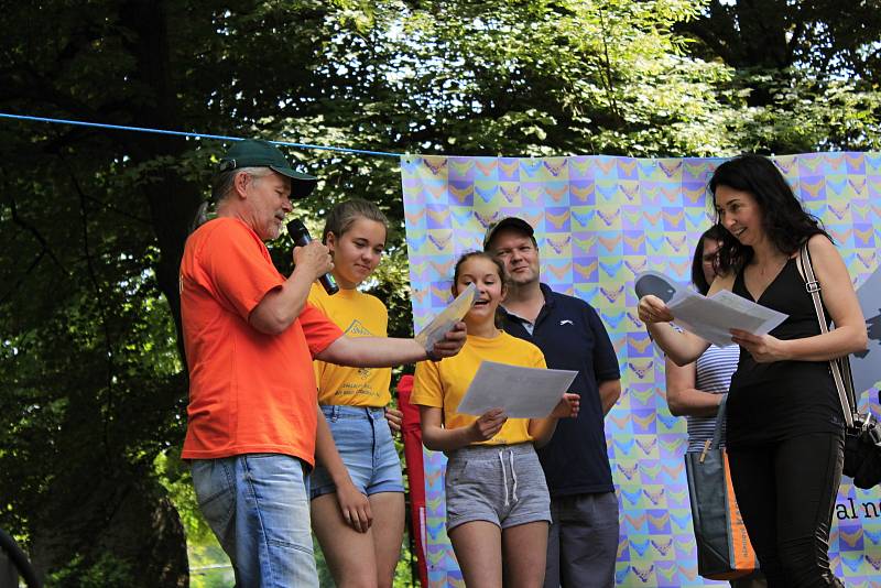 V sobotu se u pivovarského rybníka v Českém Brodě konal festival neziskových organizací.