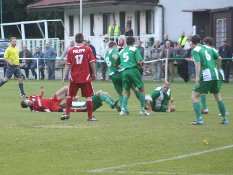 Z utkání Zásmuky - Polepy (2:4).