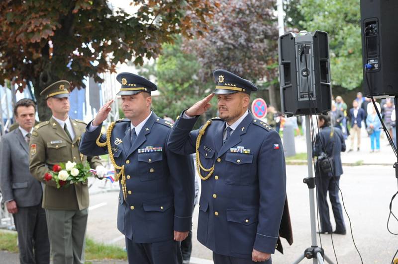 Pietní akt v Lošanech pozdravil telefonem z Ameriky Josef Mašín