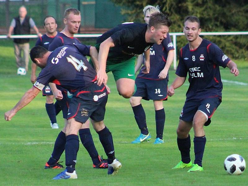 Z utkání Žiželice - Velim B (0:7).