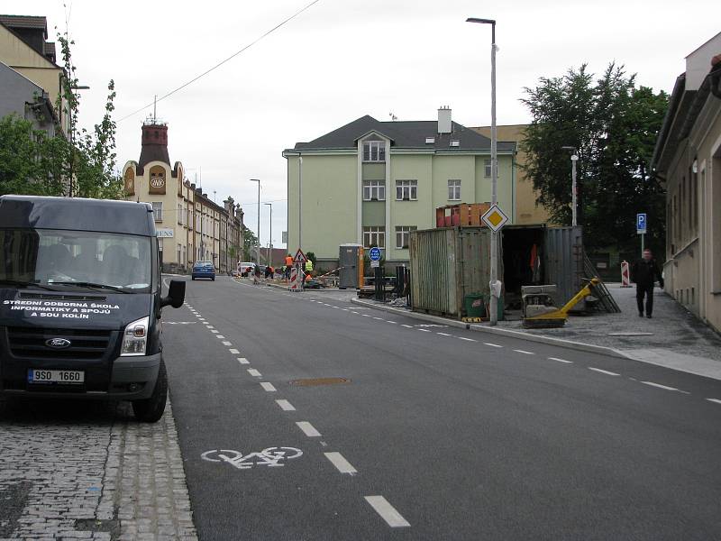 Průjezdná Pražská ulice v Kolíně.