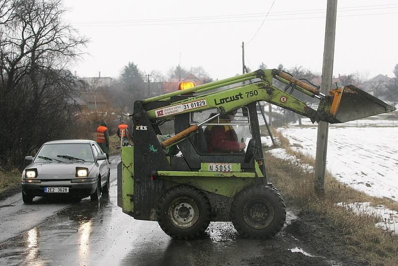 Situace na zásmucké objížďce po opravě silnice