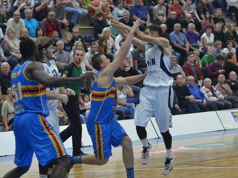 Z utkání BC Kolín - Jindřichův Hradec (92:85).