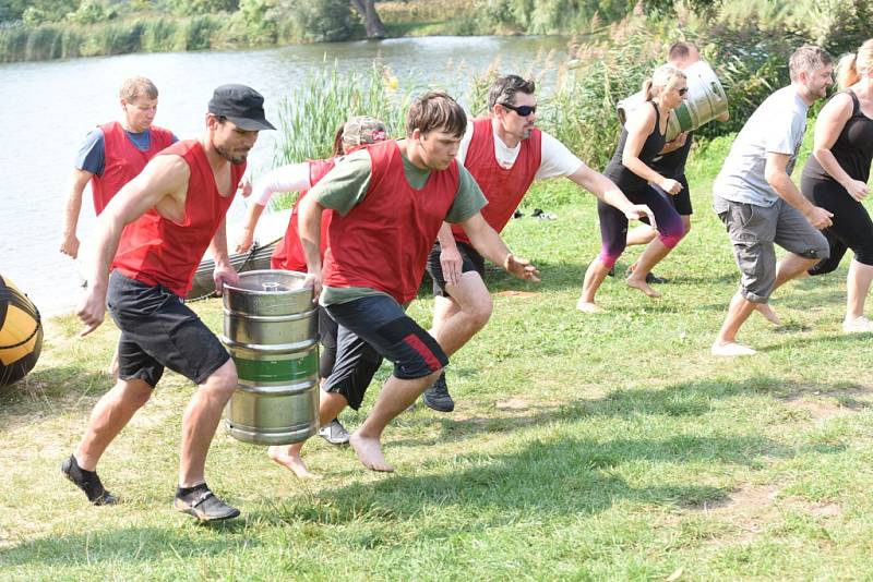 Dožínky přinesly zábavnou soutěž i festival rockových kapel