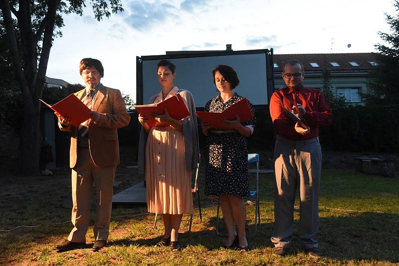 Legendární film o básnících zahájilo čtení poezie i divadelní pásmo.