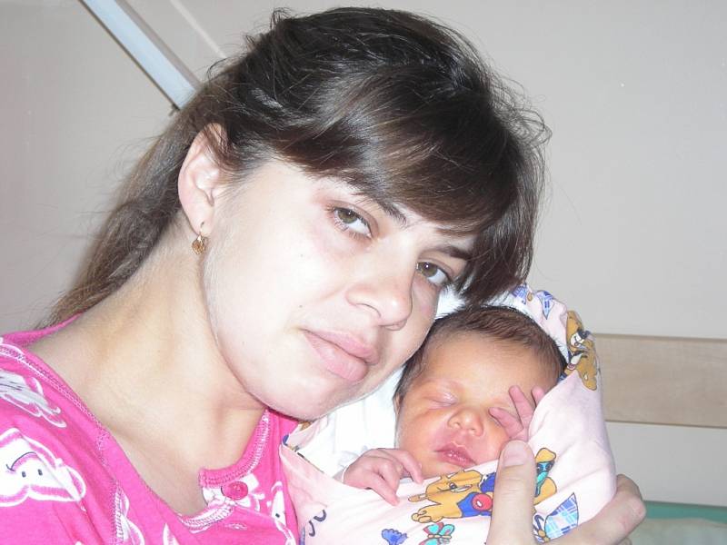 Monika Snížková se narodila 25. října v Kolíně. Vážila 2800 gramů a měřila 45 centimetrů. Doma v Koroticích ji přivítají maminka Věra a tatínek Michal. 