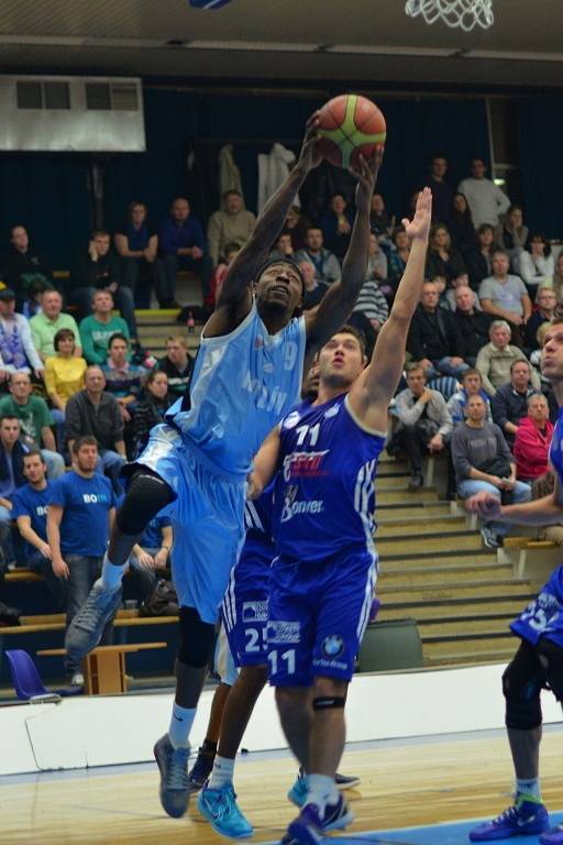 Z utkání BC Unikol Kolín - Ostrava (87:81).