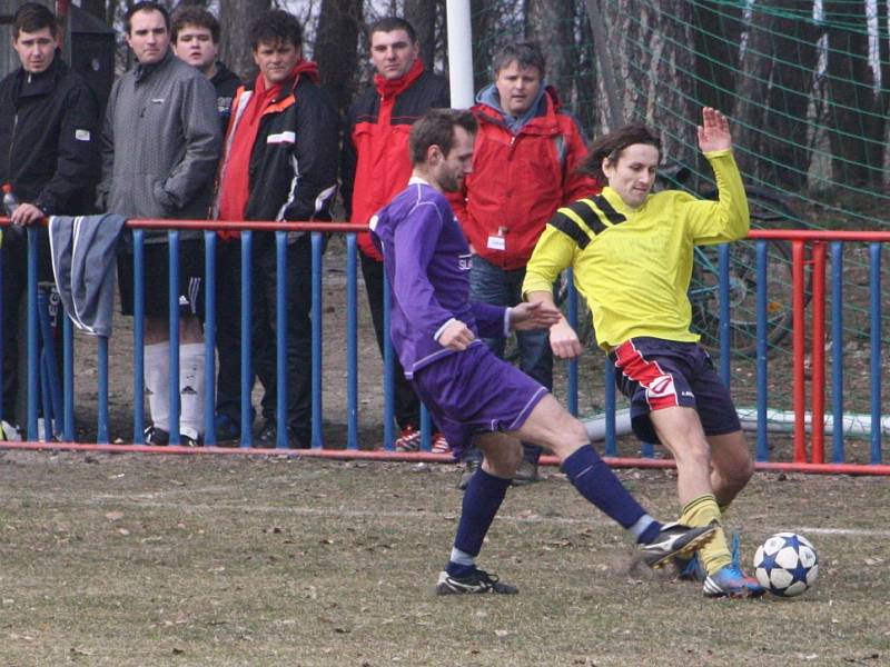 Z utkání Jestřabí Lhota - Libodřice (1:0).