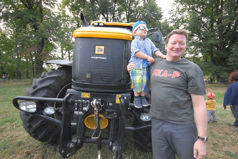 Festival Kefír se přesunul k zámku Kačina