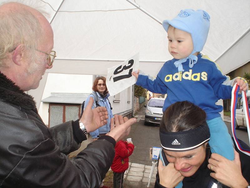 Dětské kategorie na 30. ročníku populárního běhu Pečecká desítka v Pečkách. 