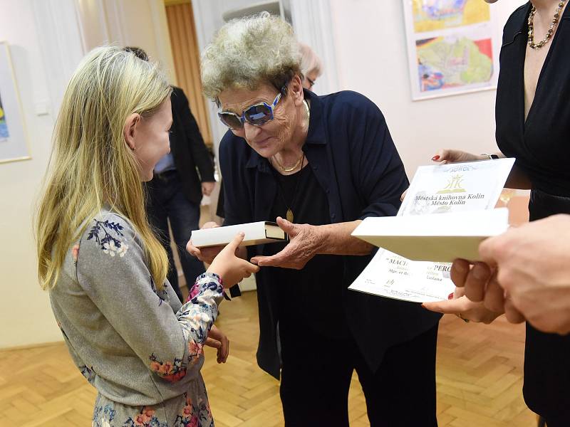 Z vyhlášení výsledků čtrnáctého ročníku literární soutěže Macharovo pero v Městské knihovně v Kolíně.