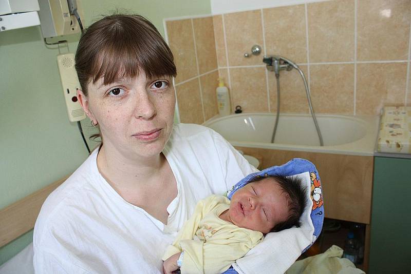Lucii a Alešovi Kolouchovým se 19. dubna 2010 narodil syn Štěpán. Vážil 3640 gramů a měřil 52 centimetrů. S rodiči brzy pojede domů do Velkého Oseka za dvouletou sestrou Kateřinou.