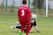 Z utkání Bečváry - Krakovany (2:1). Domácí slaví postup do I. B třídy.