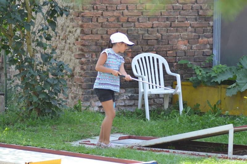 Minigolfového turnaje se mohli účastnit děti i dospělí.