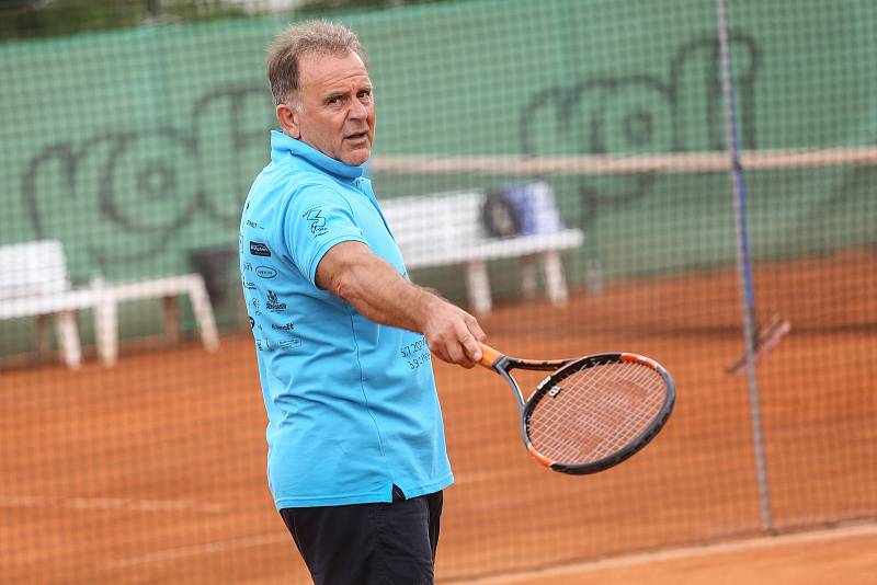 Tenisový turnaj osobností v Kolíně v úterý 5. července 2022.