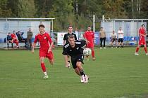 Z fotbalového utkání okresního přeboru Velký Osek - Polepy (1:1, na penalty 6:5)