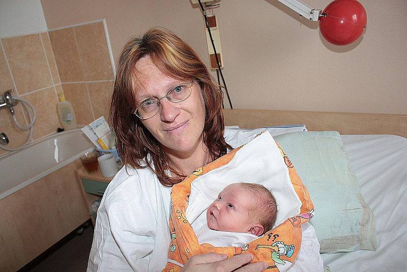 Kolíňákům Jitce Balogové a Štefaonivi Partikovi se 20. května 2010 narodila dcera Lucie Irena Balogová. Doma na ni čekají čtyři sourozenci: sedmnáctiletá Hana, patnáctiletý Milan, jedenáctiletá Zuzana a šestiletá Andulka.
