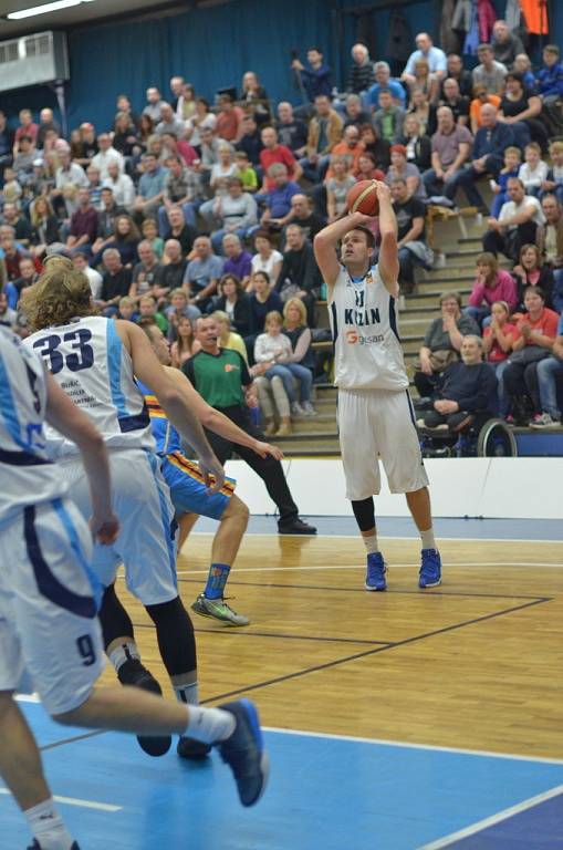 Z utkání BC Kolín - Jindřichův Hradec (92:85).