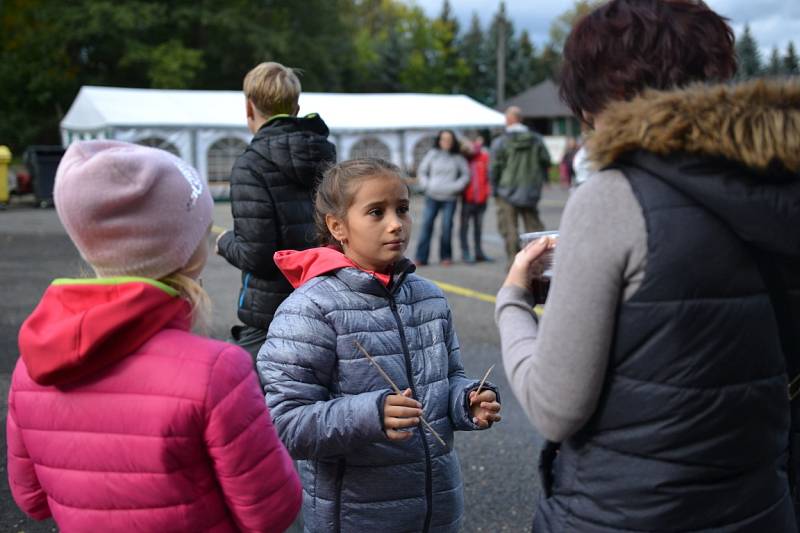 Radimští chytali ryby a pochutnávali si na dobrotách z bůčku