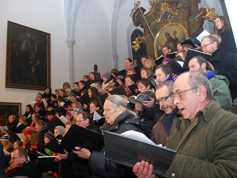 Českobrodský kostel svatého Gotharda hostil již tradiční adventní koncert