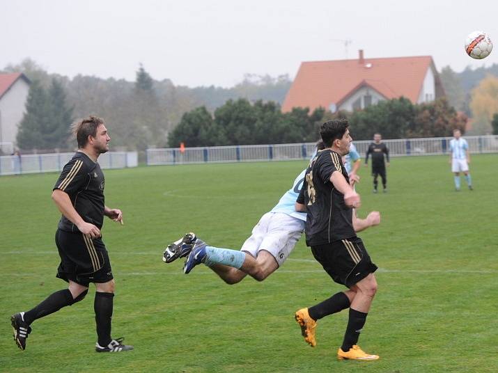 Z utkání Býchory - Polepy (0:2).