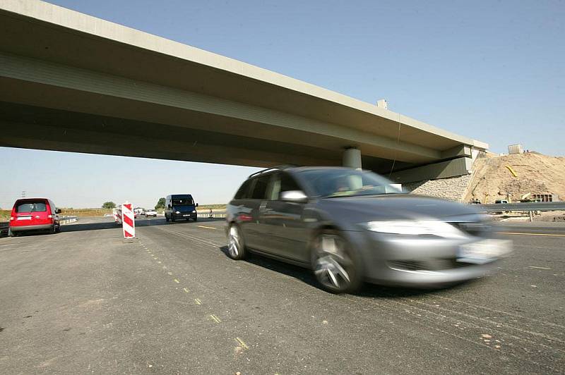 Dopravní situace na křižovatce za Kolínem, pondělí 12. července 2010