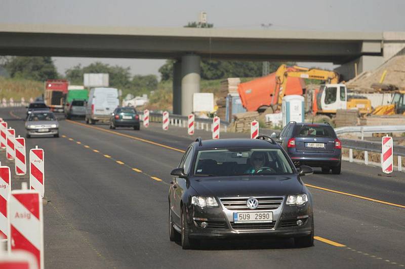 Dopravní situace na křižovatce za Kolínem, pondělí 12. července 2010