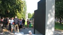 Slavnostní odhalení díla Jana Kubíčka na Husově náměstí v Kolíně