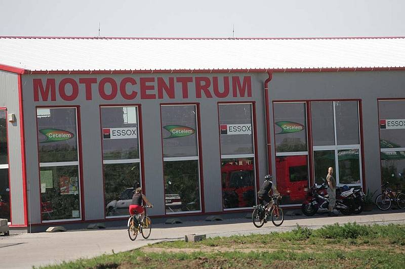 Motocentrum u Zlatého slunce navštívili zloději